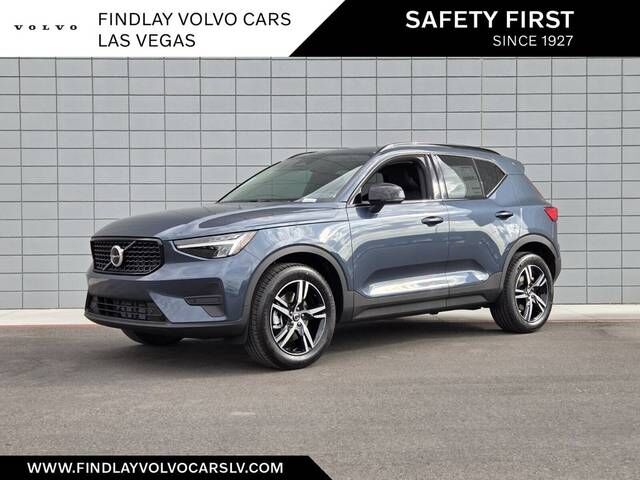 2026 VOLVO XC40