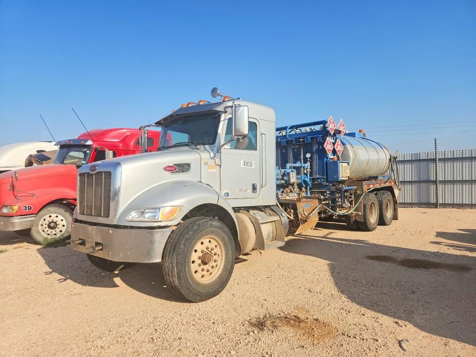 2015 PETERBILT 348