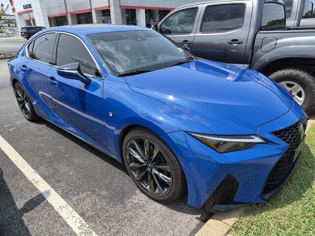 2022 LEXUS IS