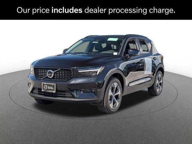 2026 VOLVO XC40