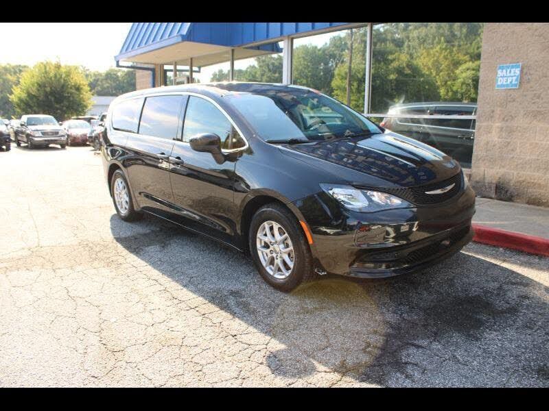 2023 CHRYSLER Voyager