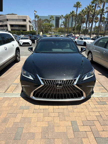 2025 LEXUS ES