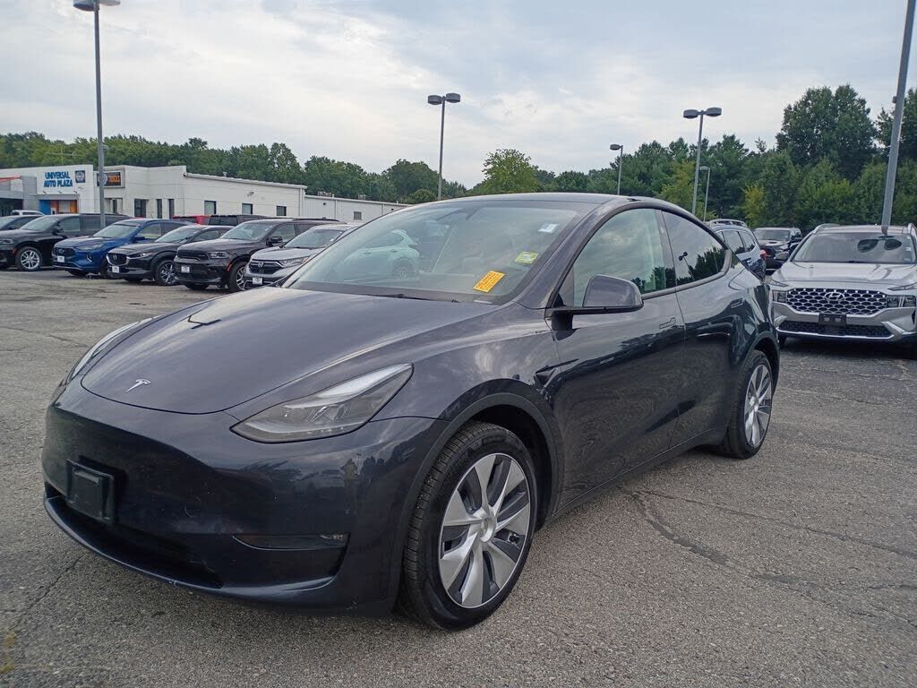 2024 TESLA Model Y