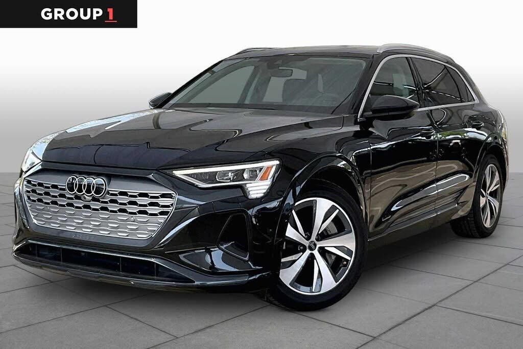2024 AUDI Q8