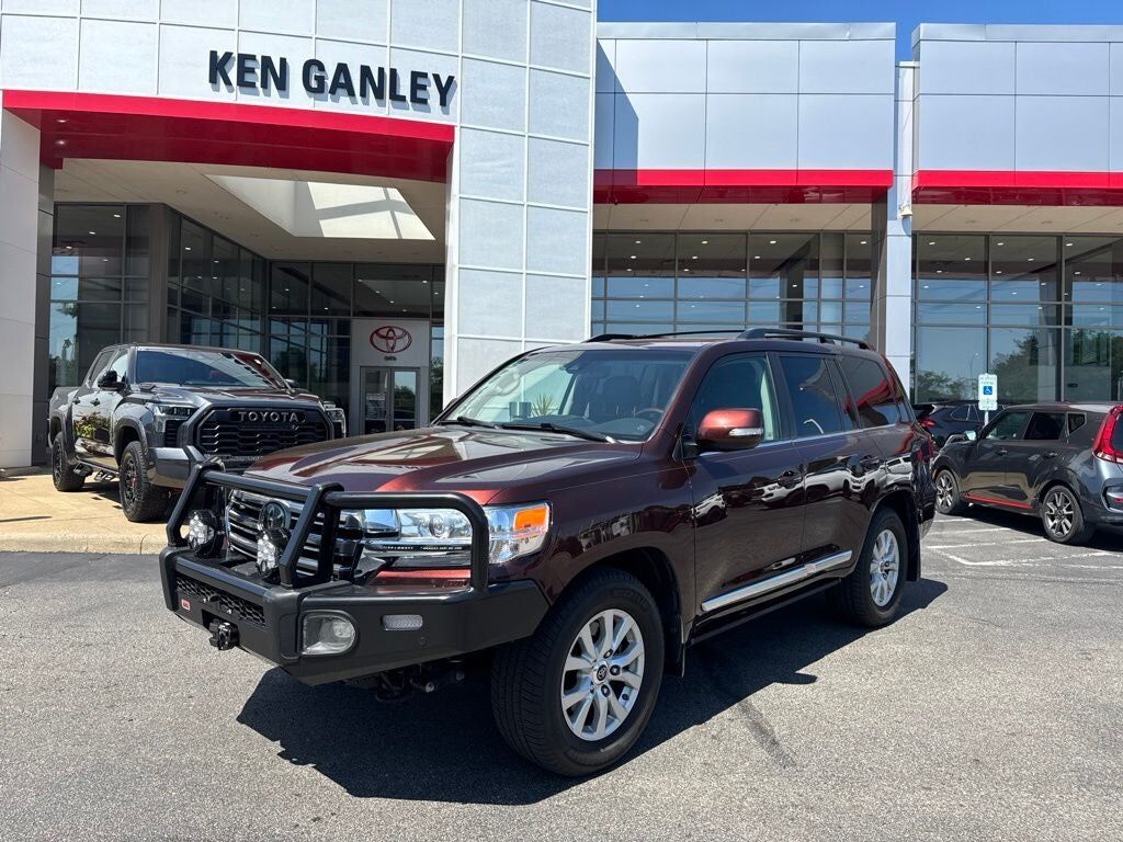 2018 TOYOTA Land Cruiser