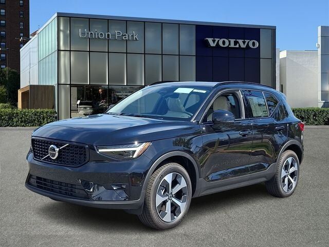 2026 VOLVO XC40
