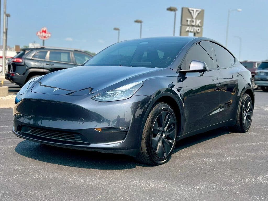 2024 TESLA Model Y