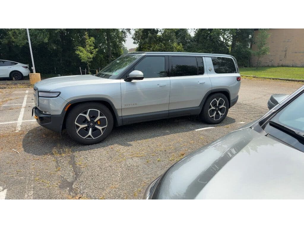 2024 RIVIAN R1S