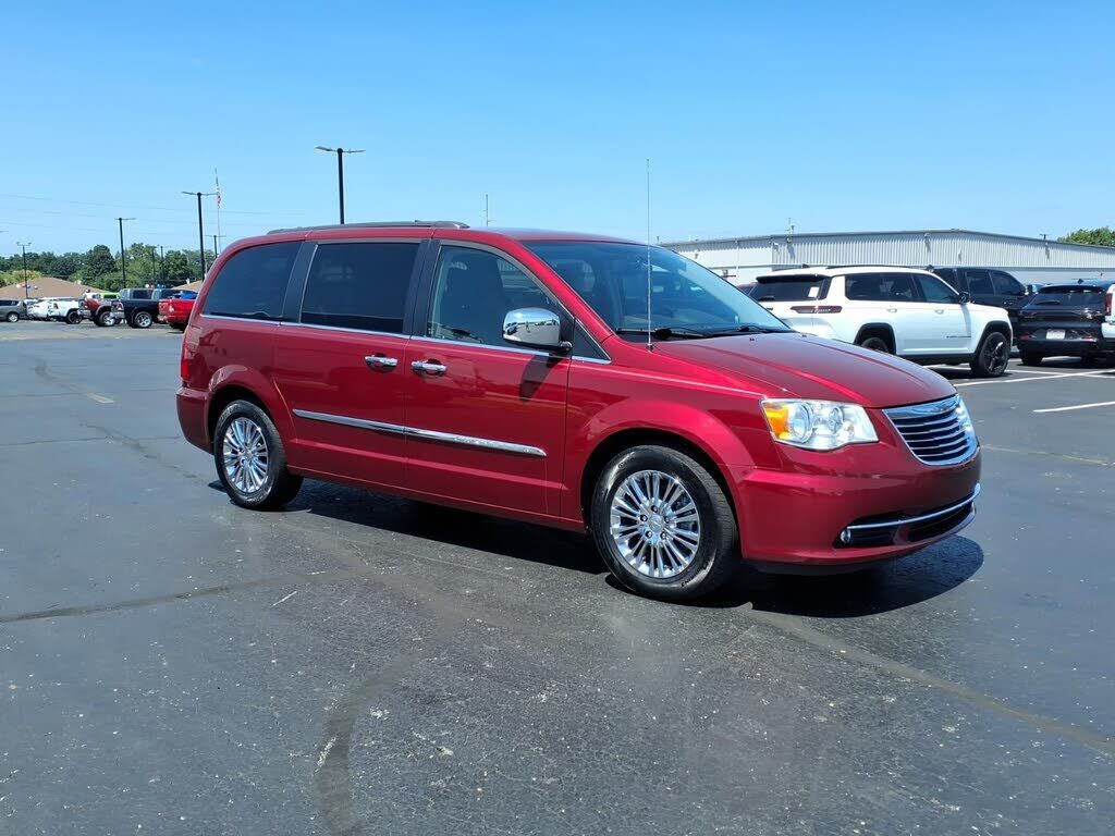 2014 CHRYSLER Town and Country