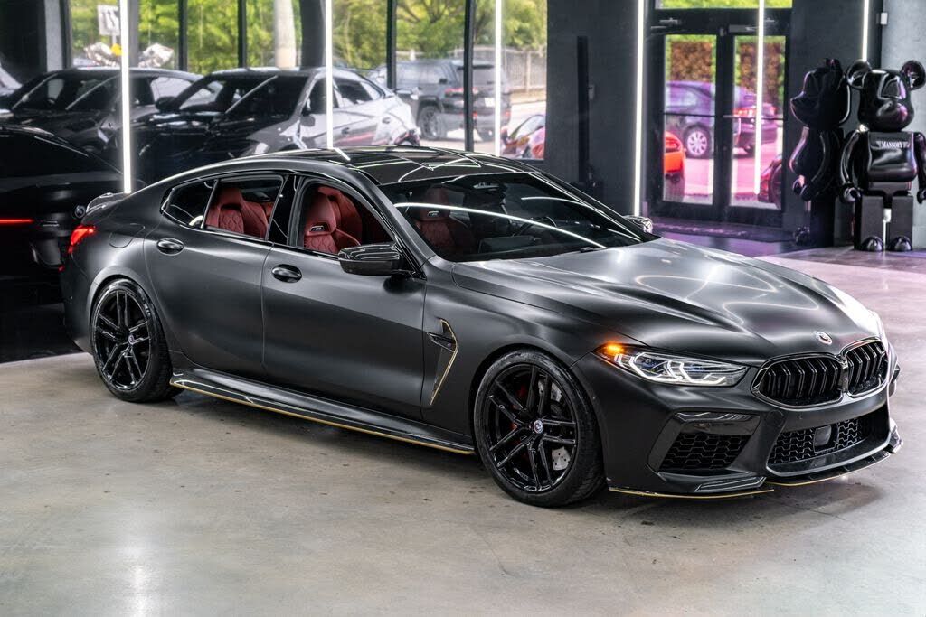 2023 BMW M8