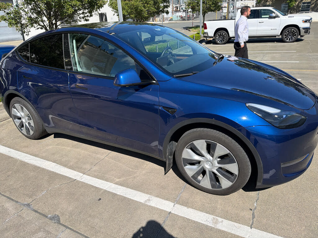 2023 TESLA Model Y