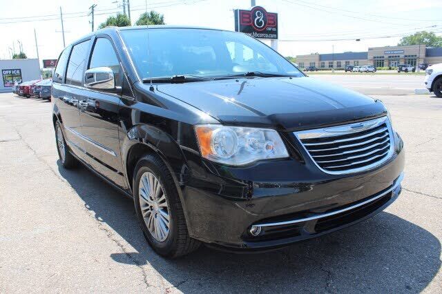 2014 CHRYSLER Town and Country
