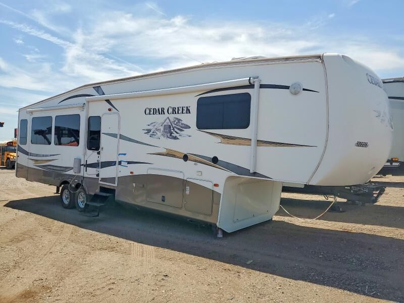 2013 FOREST RIVER Cedar Creek
