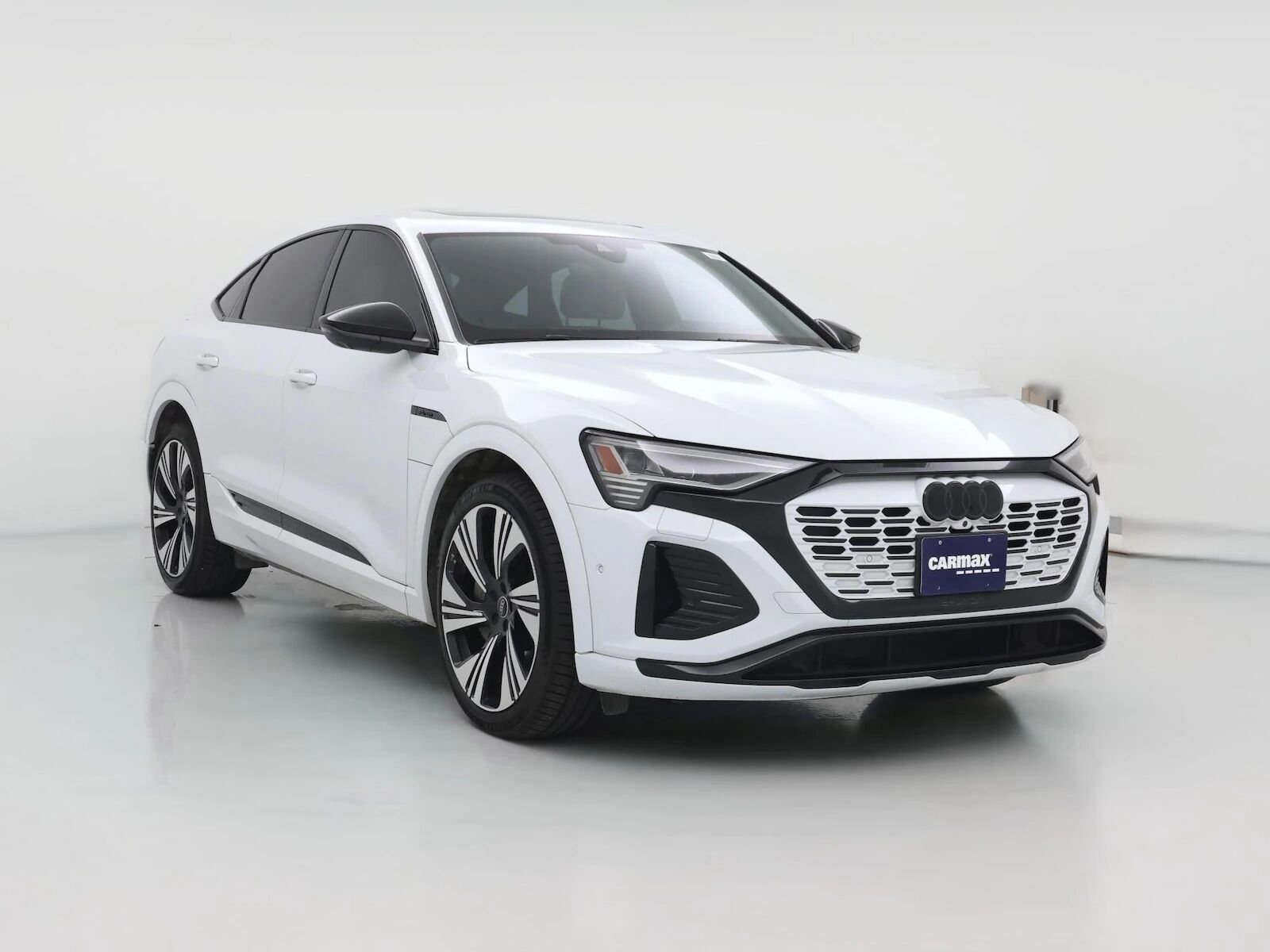 2024 AUDI Q8