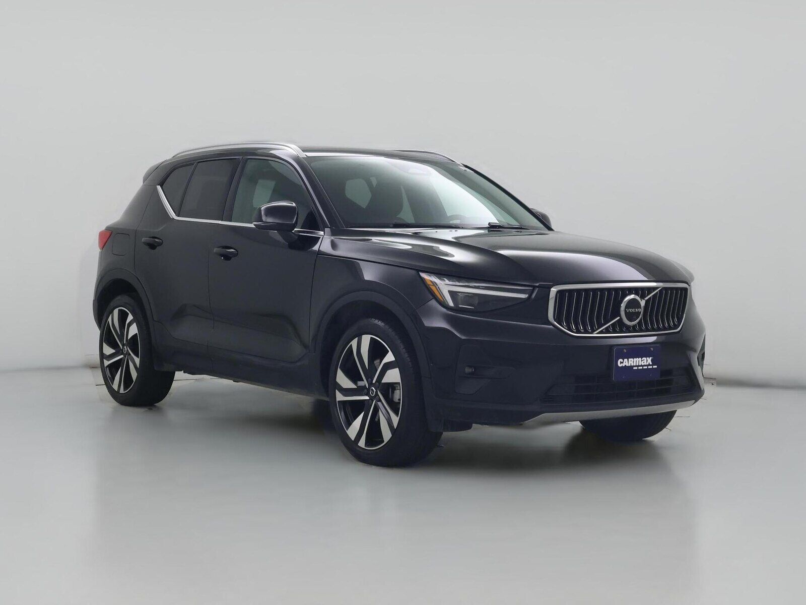 2023 VOLVO XC40
