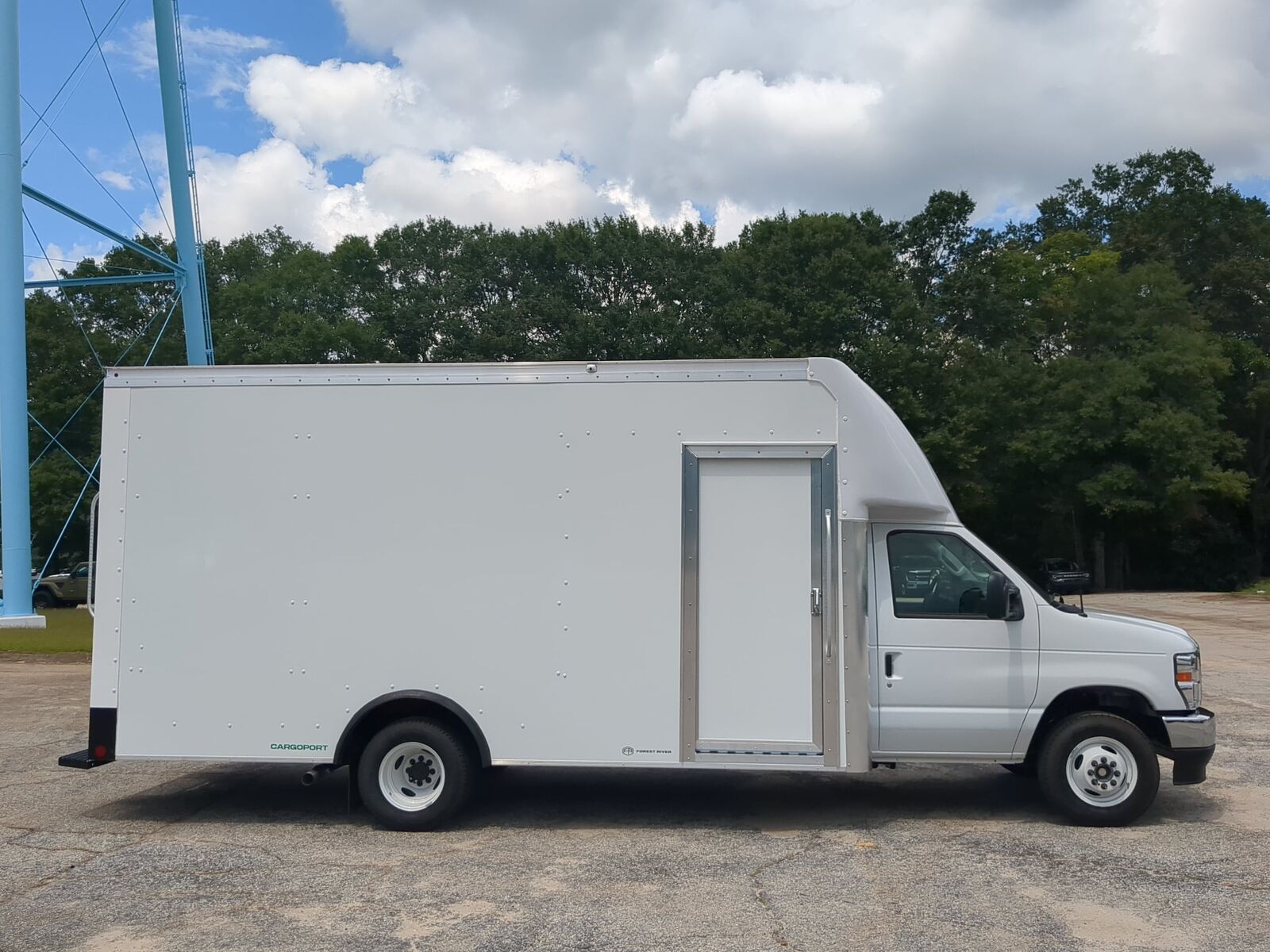 2027 FORD E-450