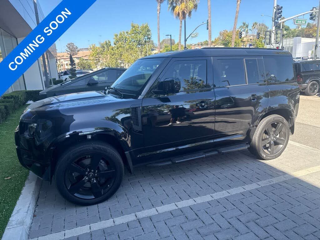 2024 LAND ROVER Defender