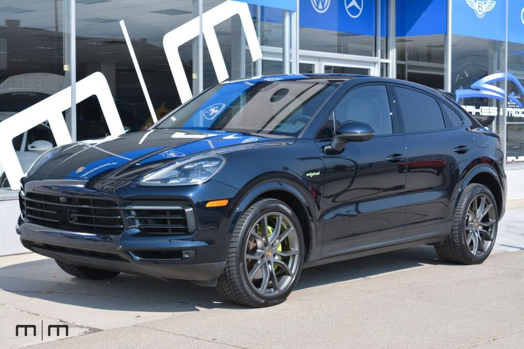 2022 PORSCHE Cayenne