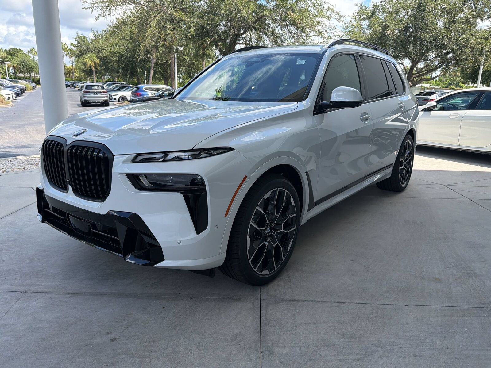 2027 BMW X7