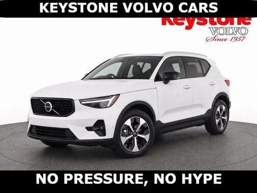 2026 VOLVO XC40