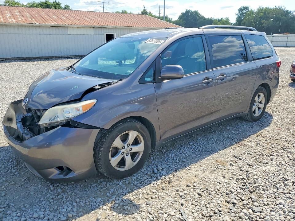 2015 TOYOTA Sienna