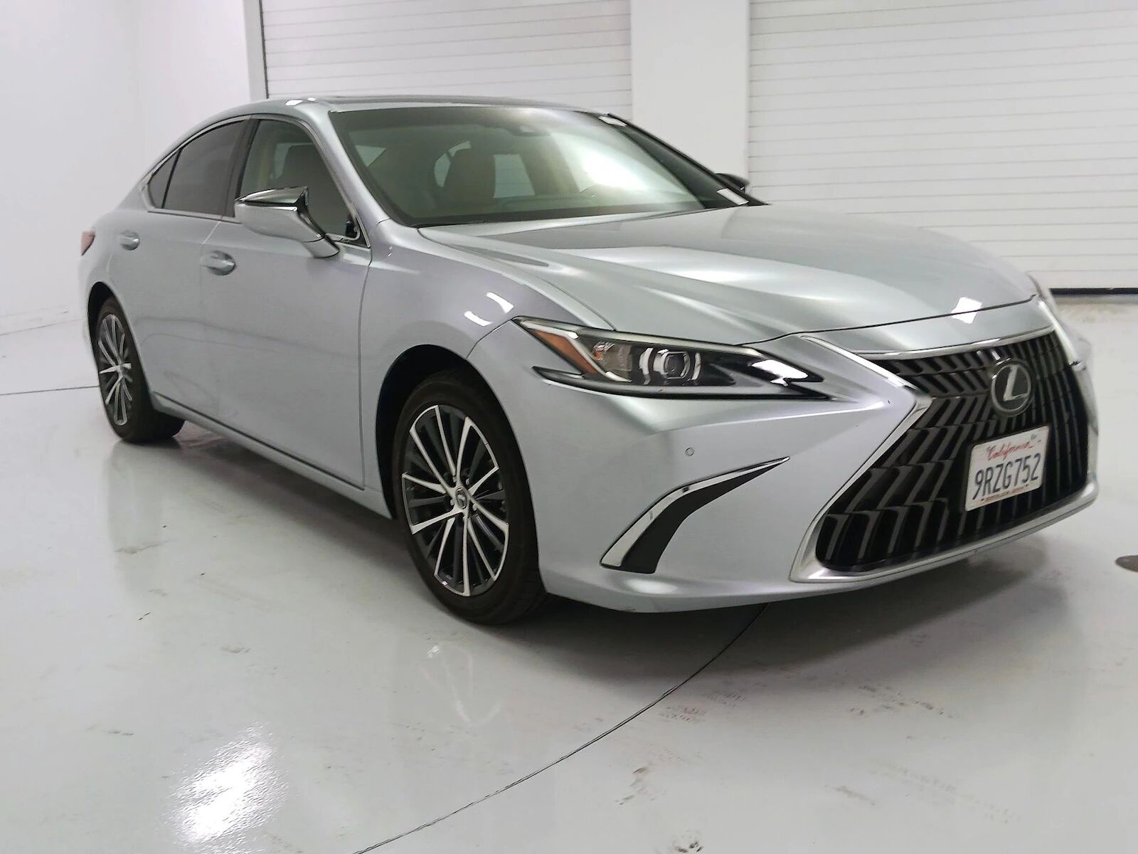 2025 LEXUS ES