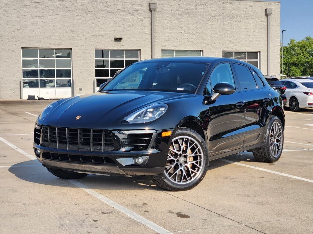 2017 PORSCHE Macan