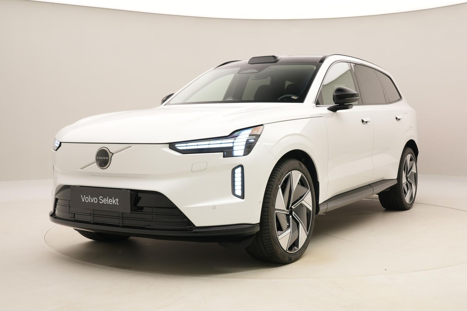 2025 VOLVO V60