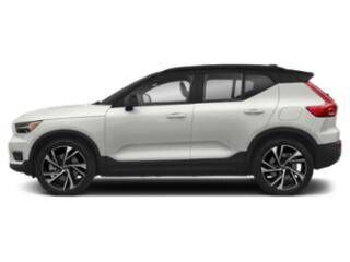 2022 VOLVO XC40