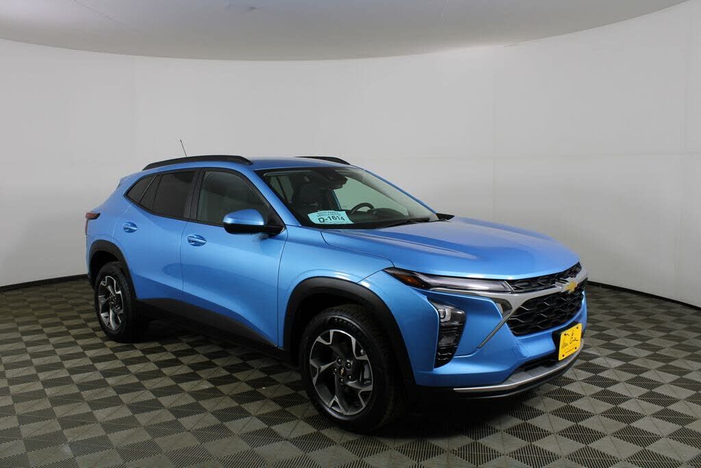 2025 CHEVROLET Trax