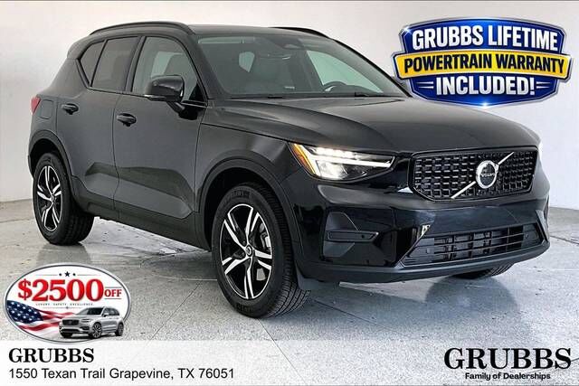 2026 VOLVO XC40