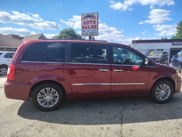 2016 CHRYSLER Town and Country