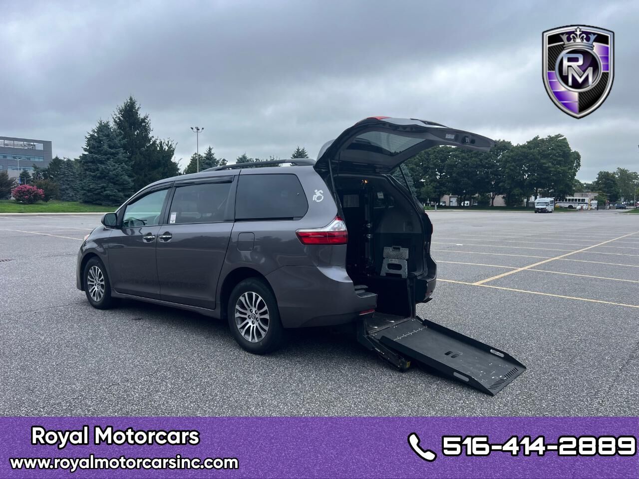2019 TOYOTA Sienna