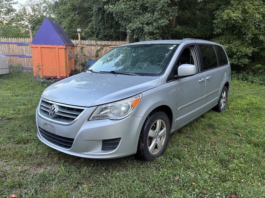 2011 VOLKSWAGEN Routan