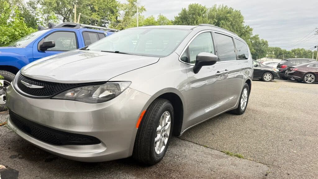 2021 CHRYSLER Voyager