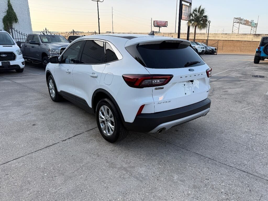 2023 FORD Escape