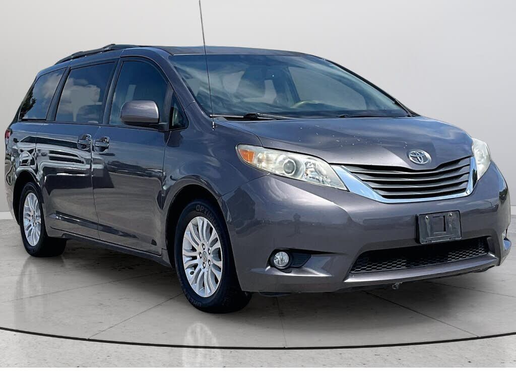 2011 TOYOTA Sienna