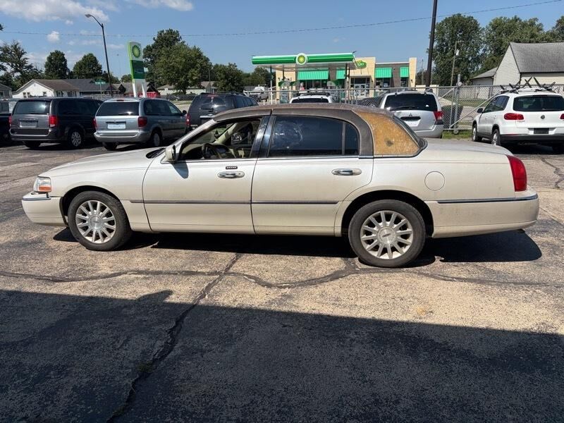 2006 LINCOLN Town Car