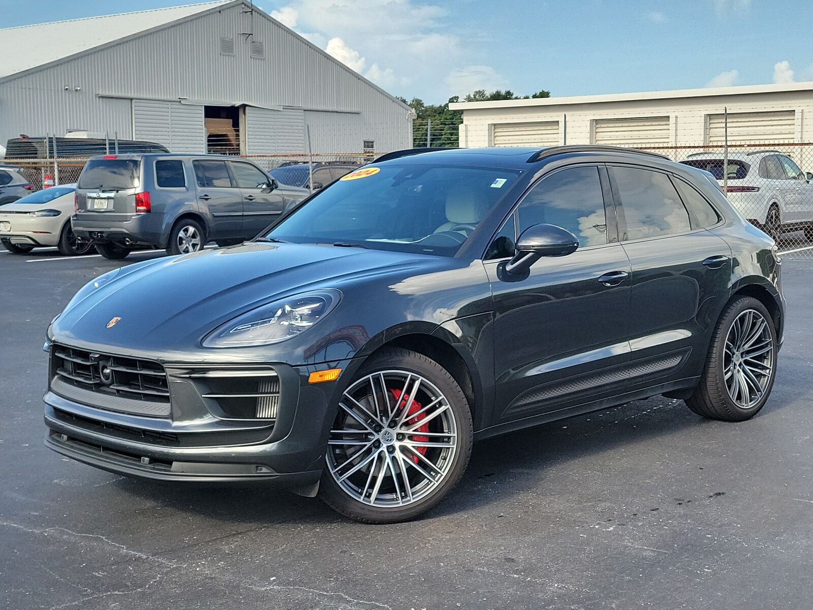 2024 PORSCHE Macan