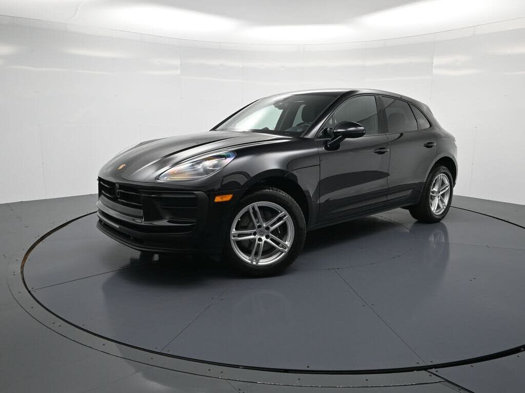 2026 PORSCHE Macan