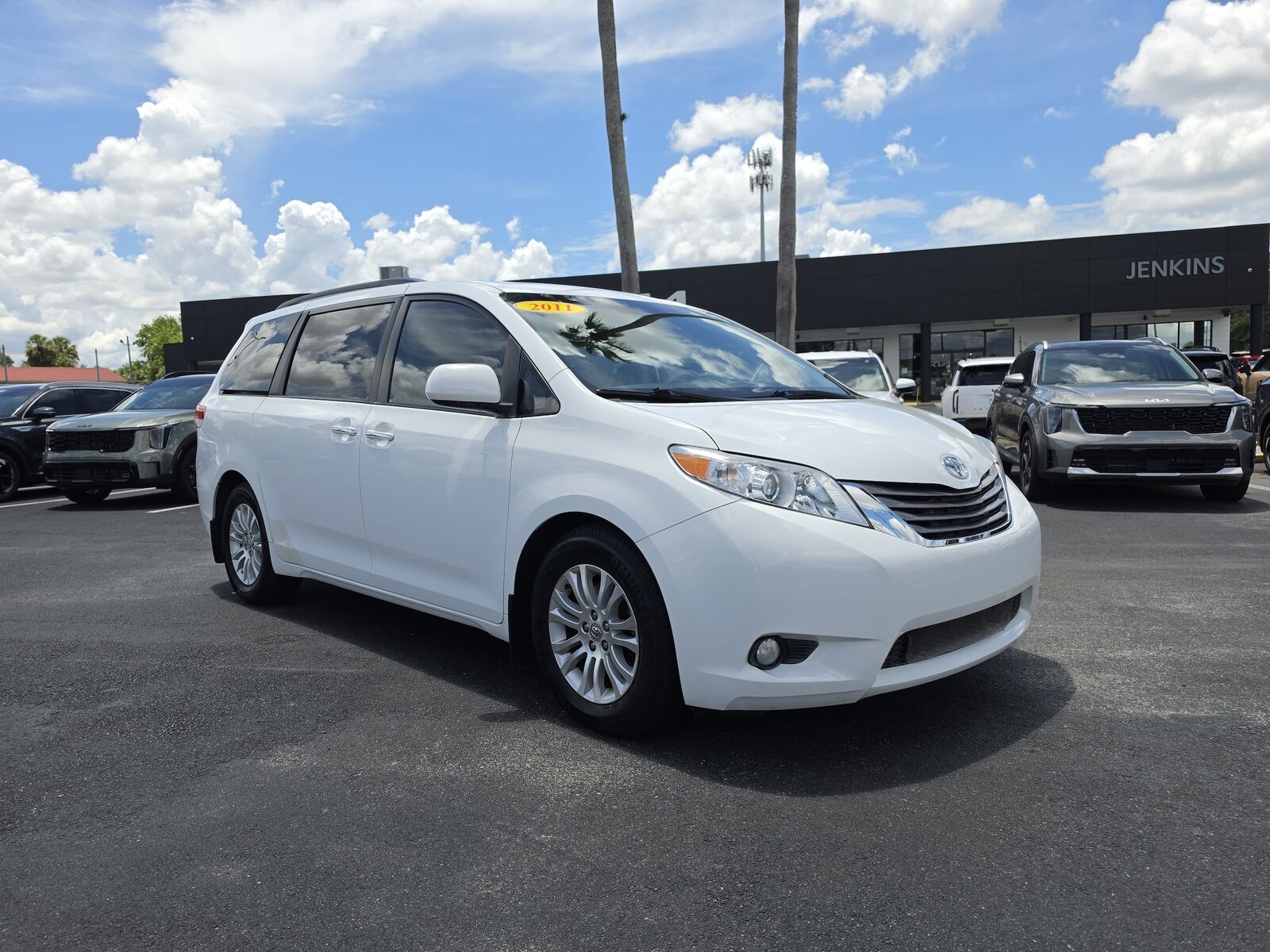 2011 TOYOTA Sienna