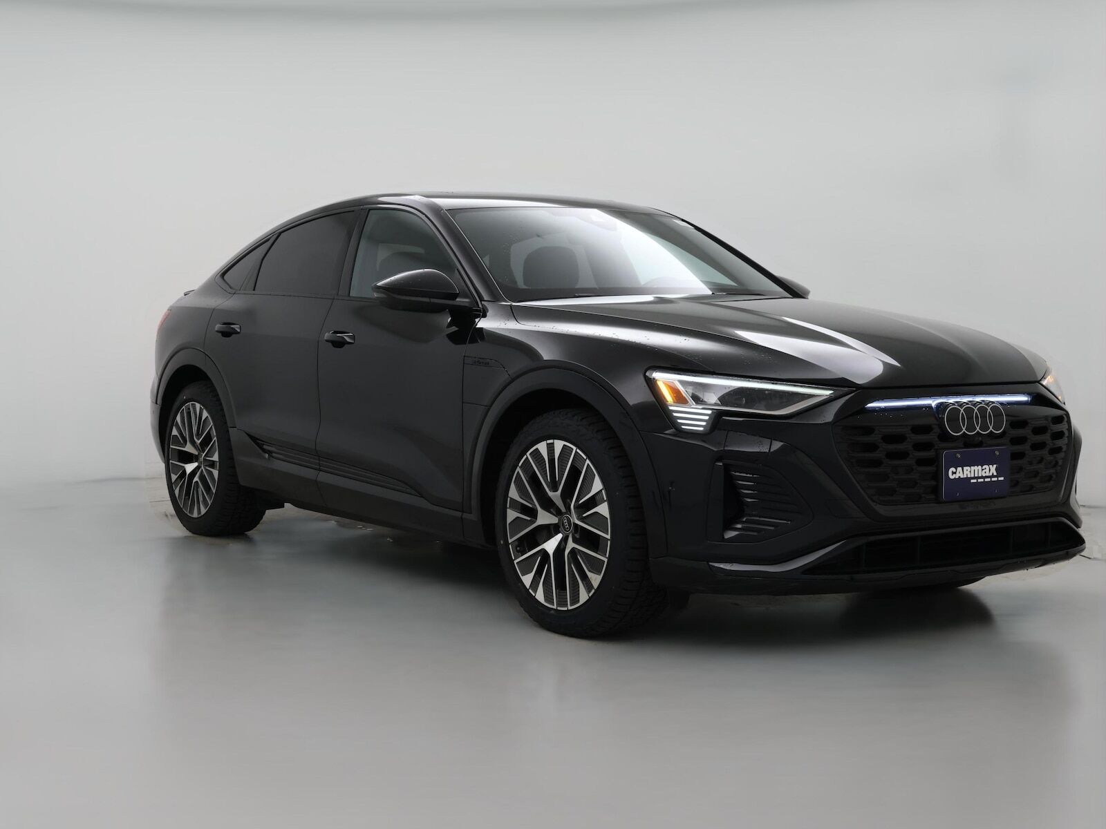 2024 AUDI Q8