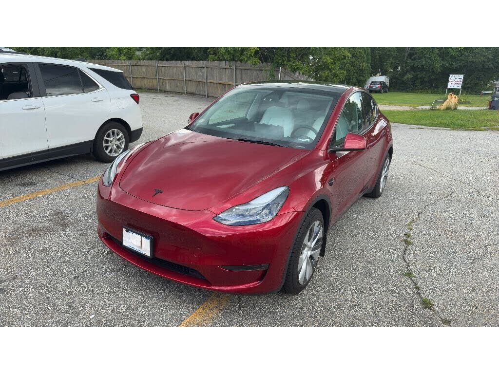 2024 TESLA Model Y