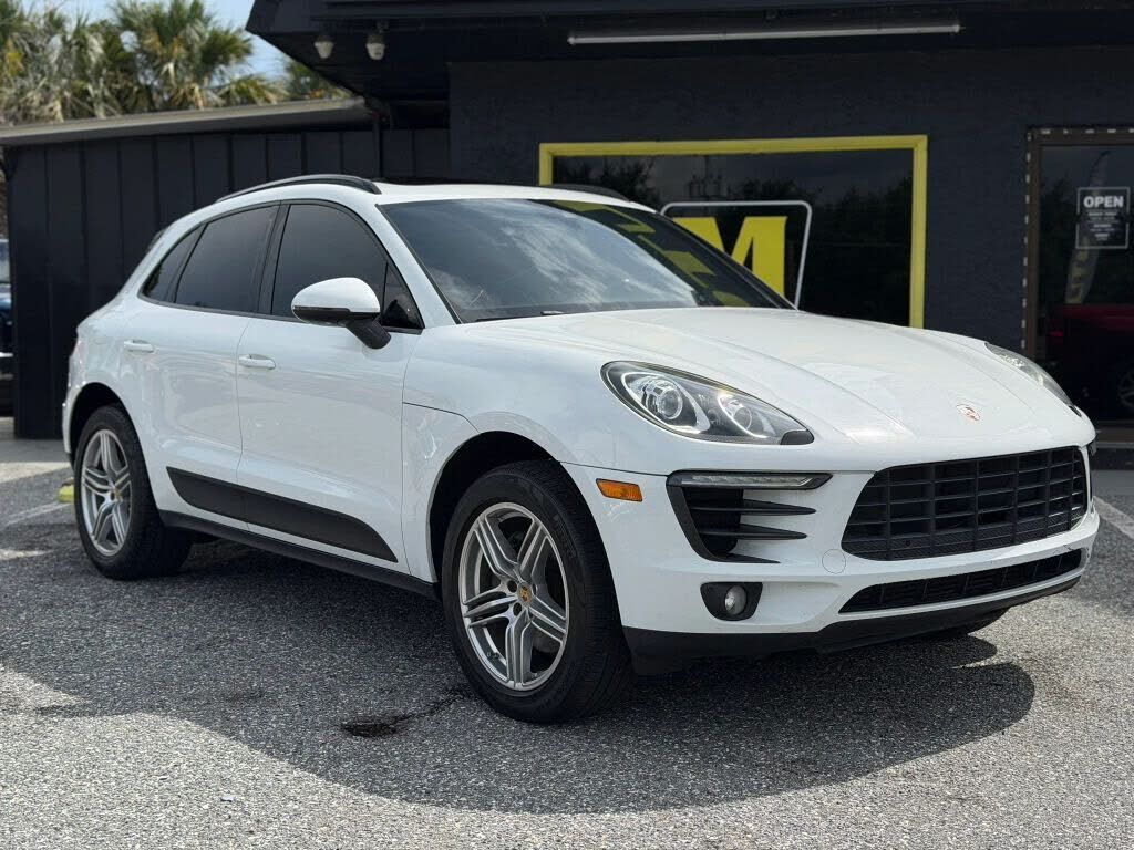 2018 PORSCHE Macan