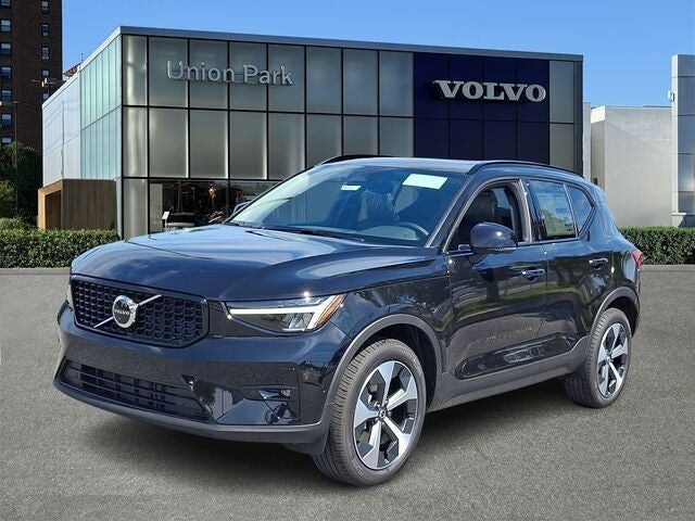 2026 VOLVO XC40