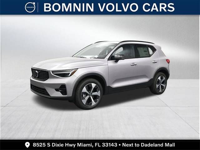 2026 VOLVO XC40