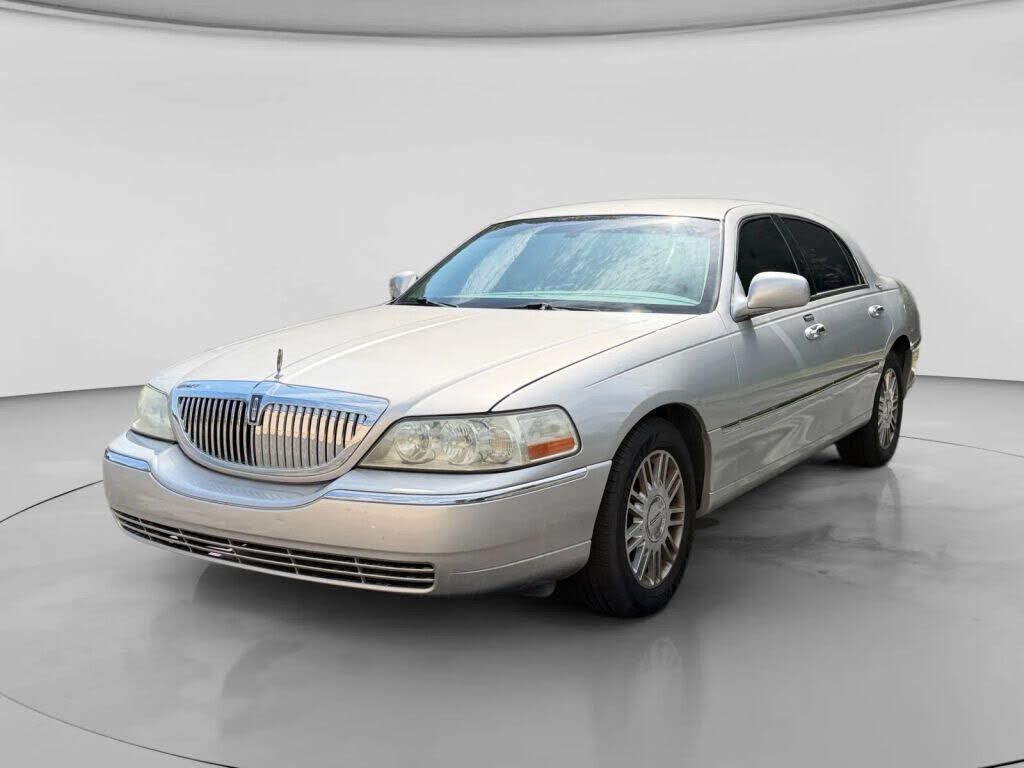 2008 LINCOLN Town Car