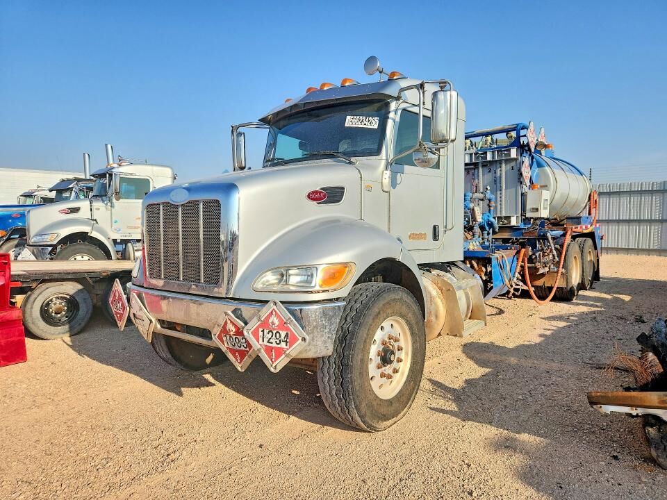 2015 PETERBILT 348