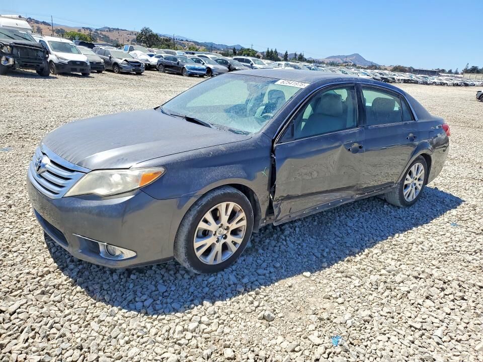 2011 TOYOTA Avalon