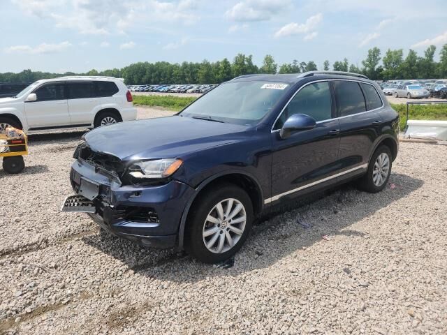 2012 VOLKSWAGEN Touareg